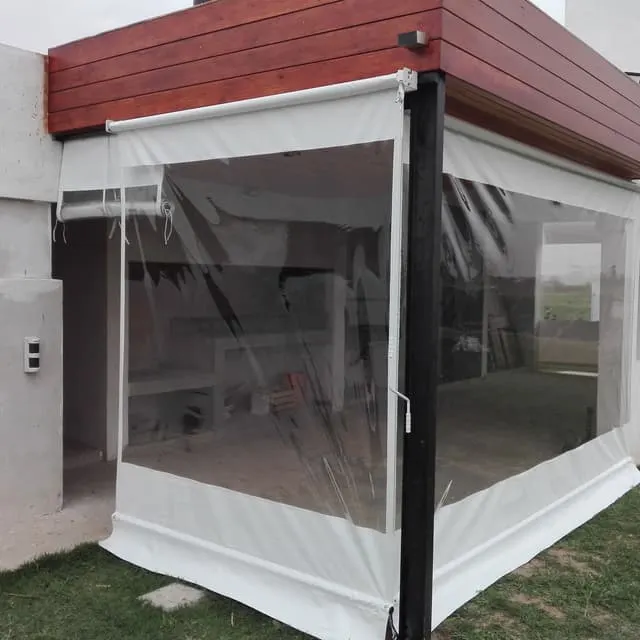 Cerramiento de lona instalado en un balcón de Rosario